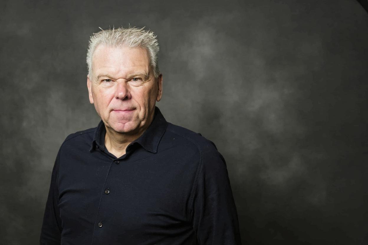 Jan de Vries, Dossierbehandelaar